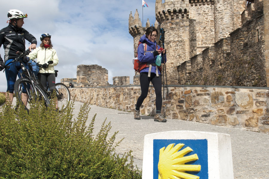 Camino de Santiago a su paso por el Castillo de los Templarios