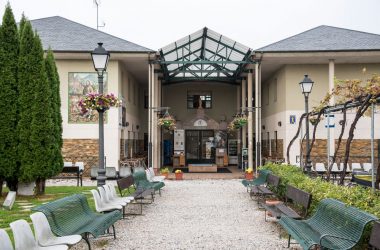 camino-santiago03 Patio del albergue de peregrinos en Ponferrada