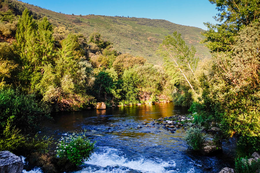 Río Boeza y monte Pajariel