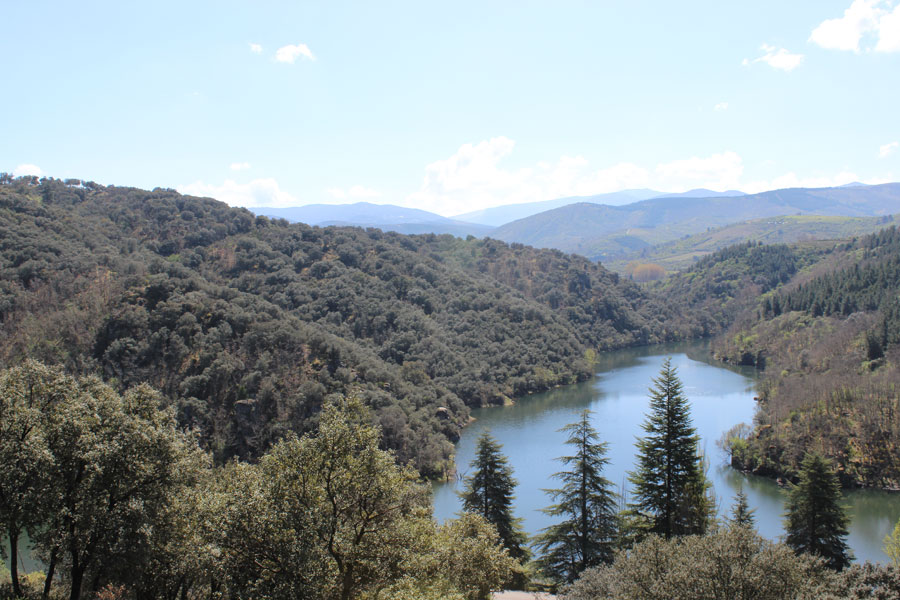 Río Boeza en la ruta de los Canteros