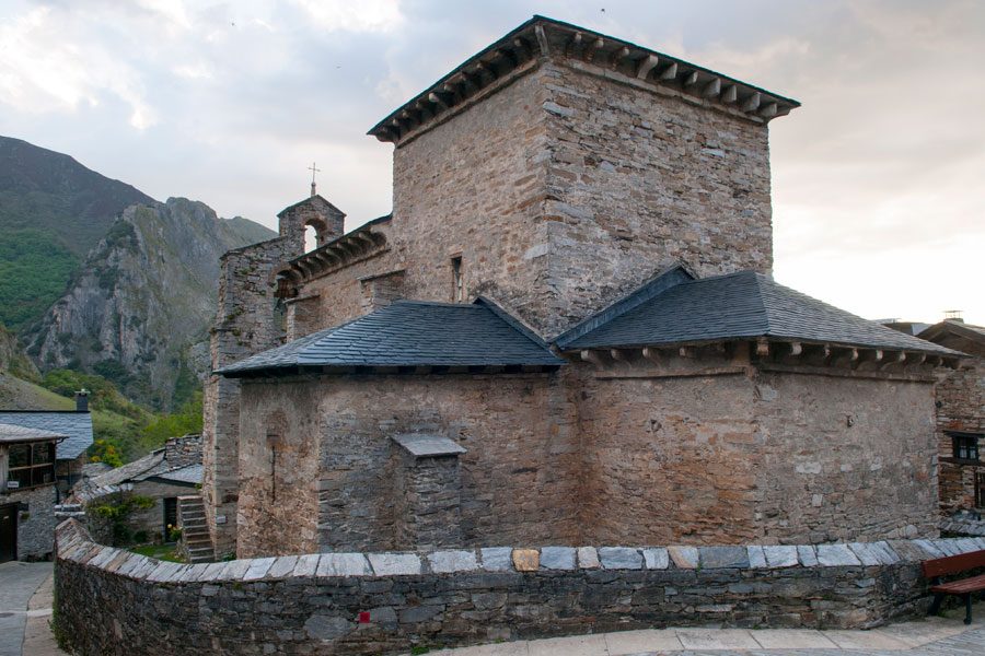 Iglesia mozárabe de Santiago de Peñalba