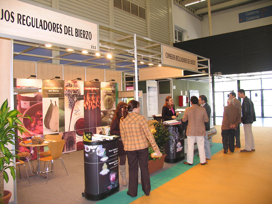 Stand Consejos Reguladores del Bierzo en Intur